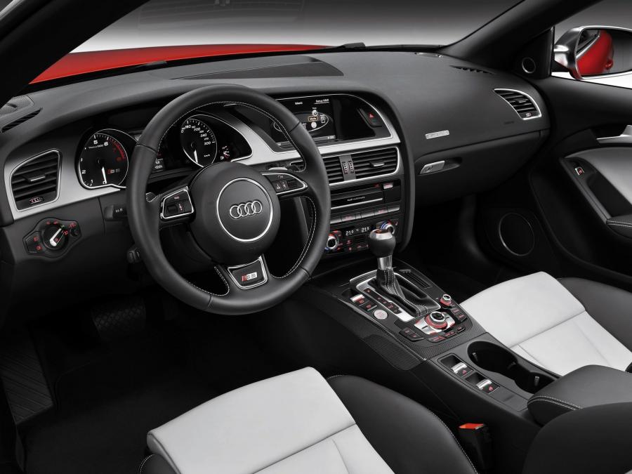 Торпедо Audi S5 Cabriolet 2011 года  (фото 22 из 23)